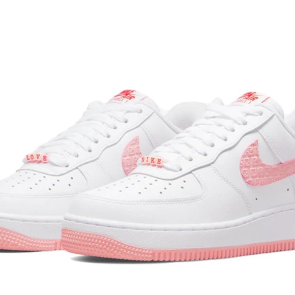 Women’s Air Force 1 Valentine’s Day - Picture 3 of 5